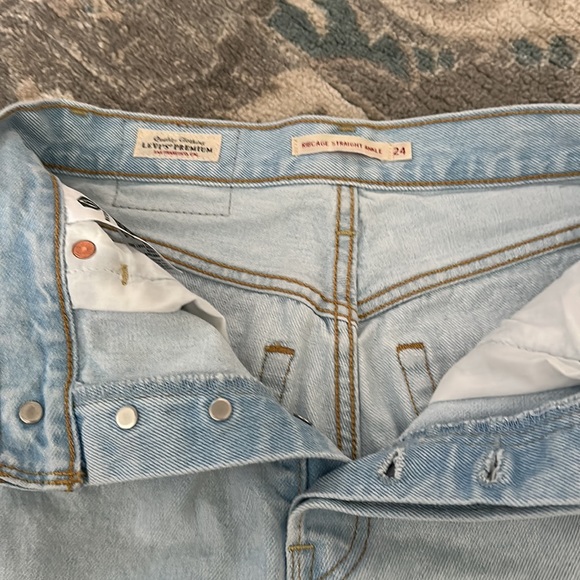 levi’s pants - Picture 2 of 3